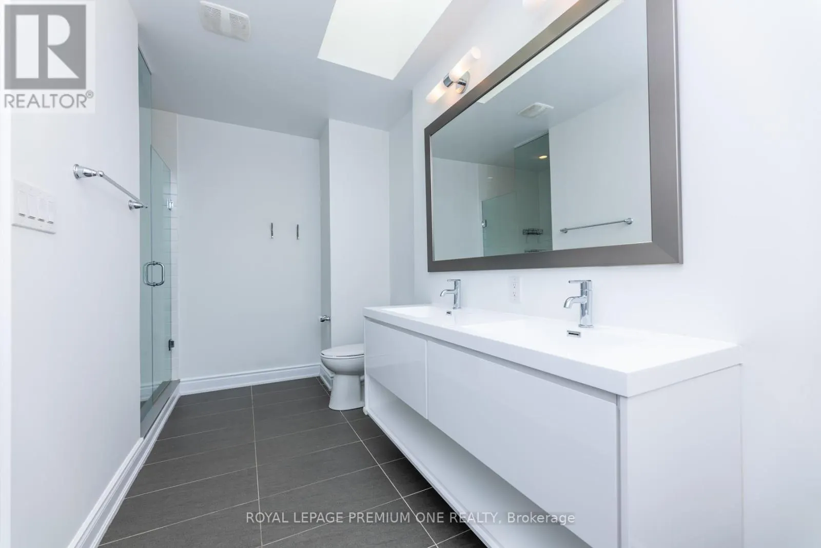 8 - 1145 OSSINGTON AVENUE N