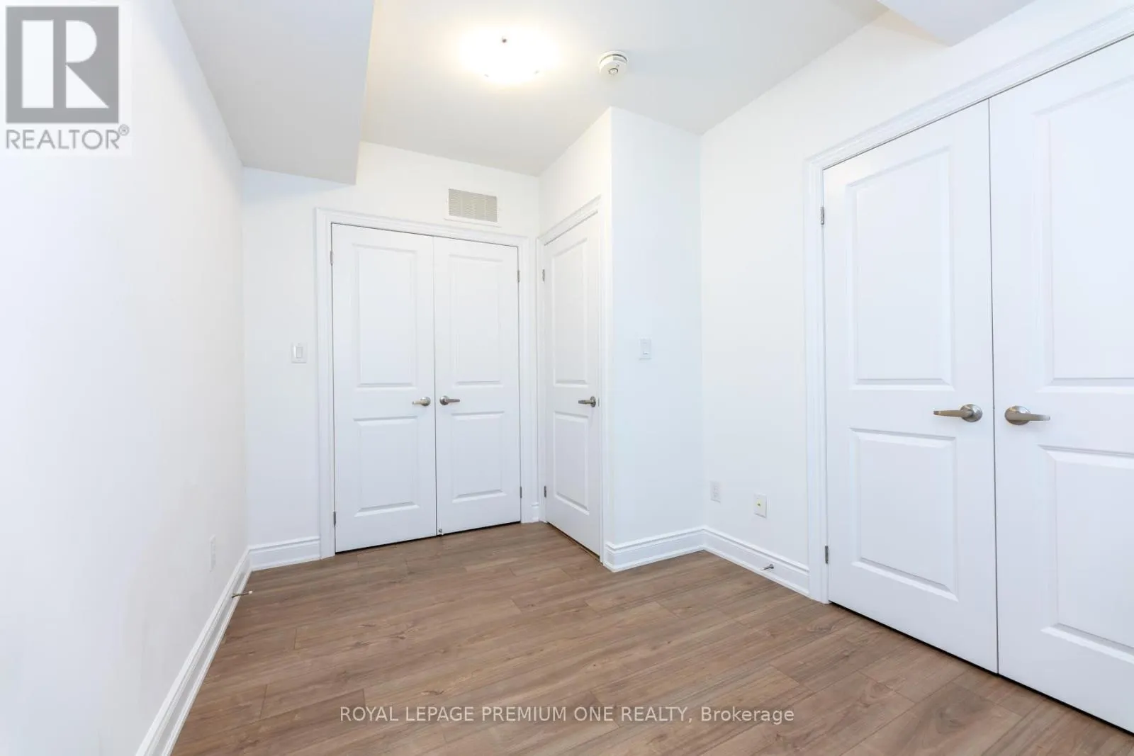 8 - 1145 OSSINGTON AVENUE N