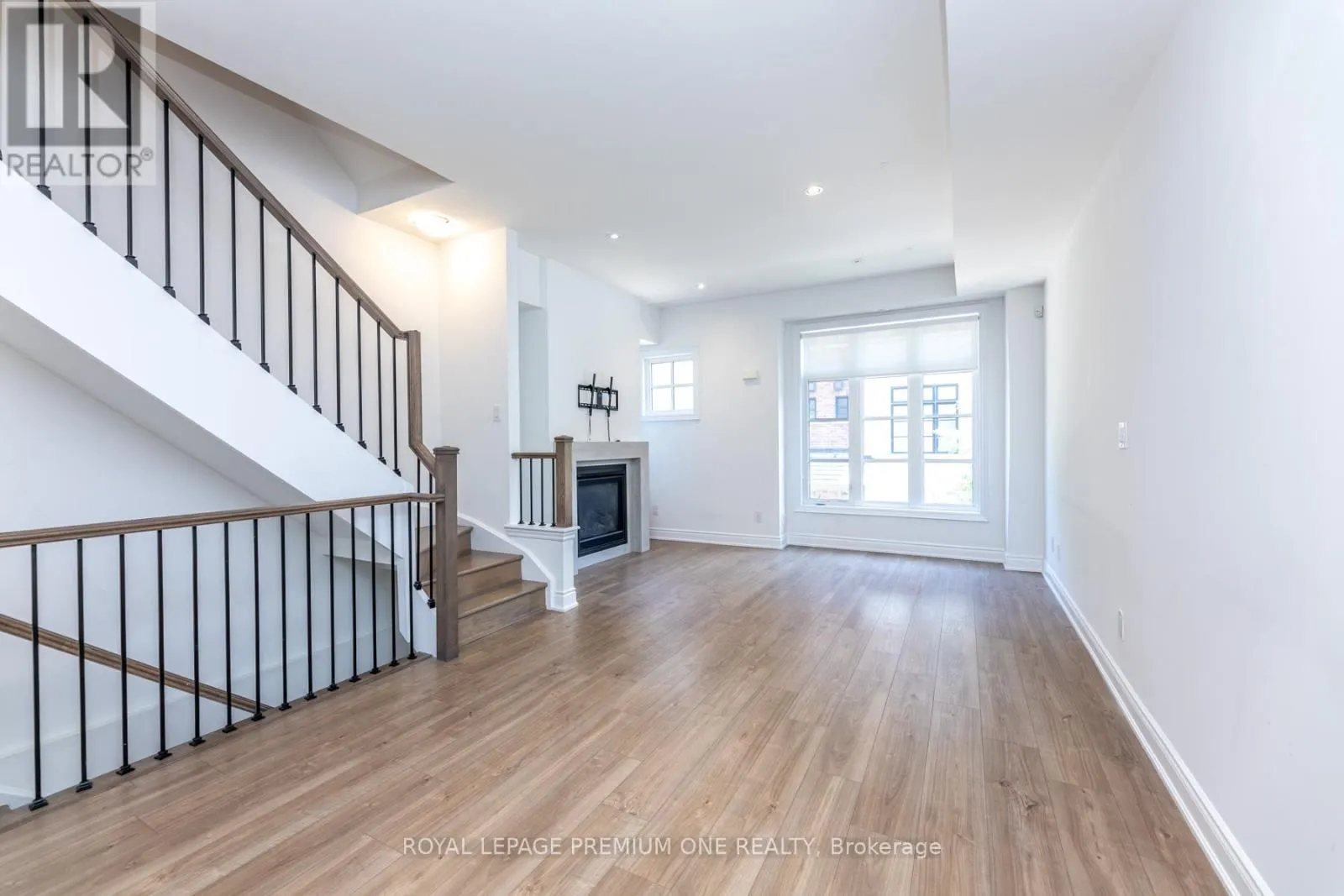 8 - 1145 OSSINGTON AVENUE N