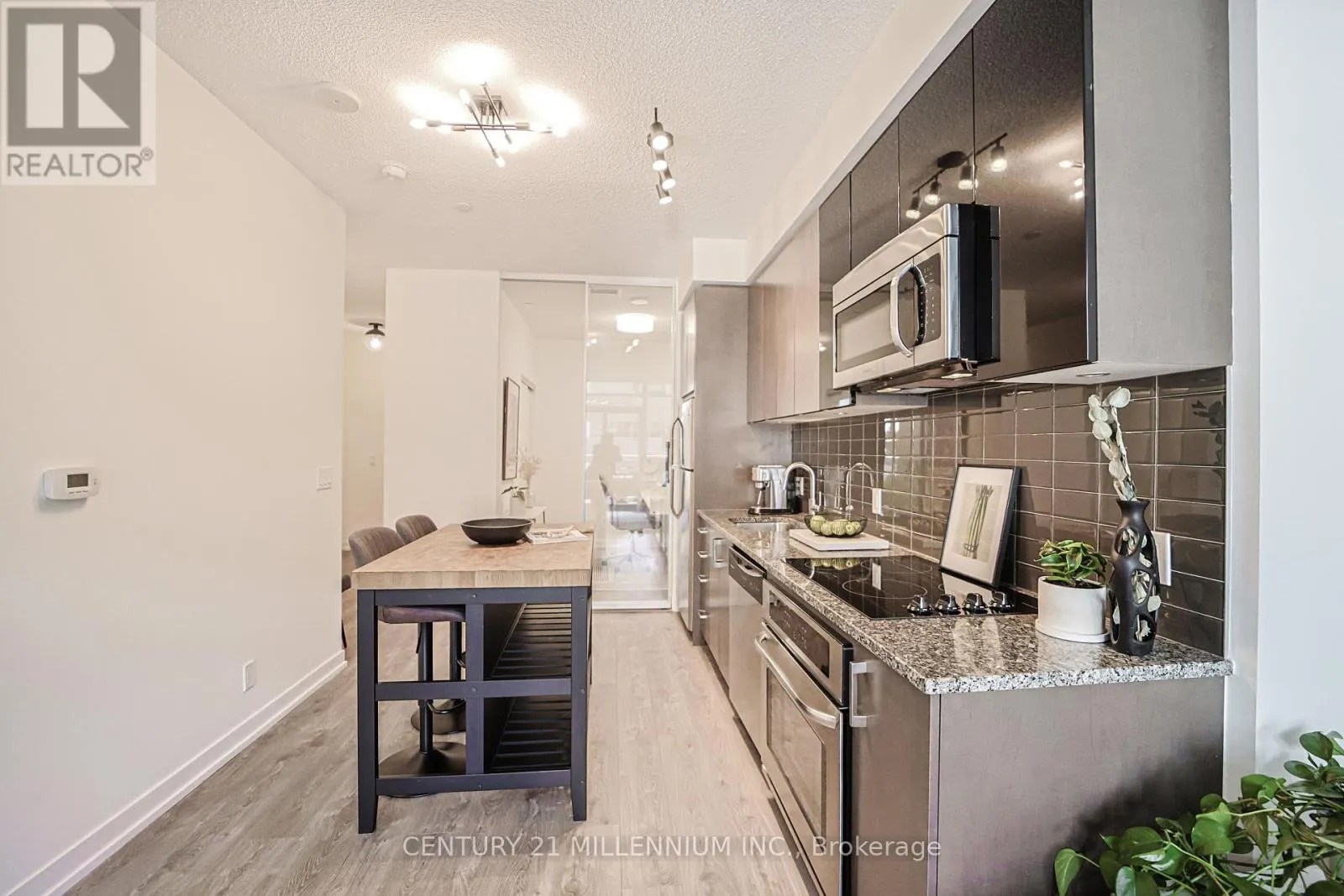 405 - 89 DUNFIELD AVENUE