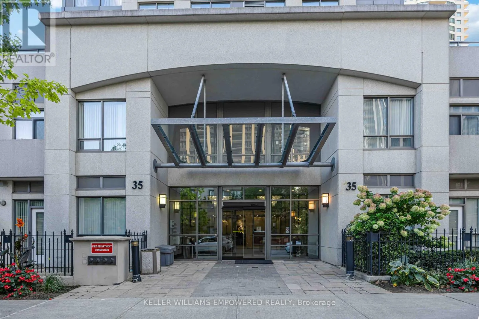1123 - 35 HOLLYWOOD AVENUE