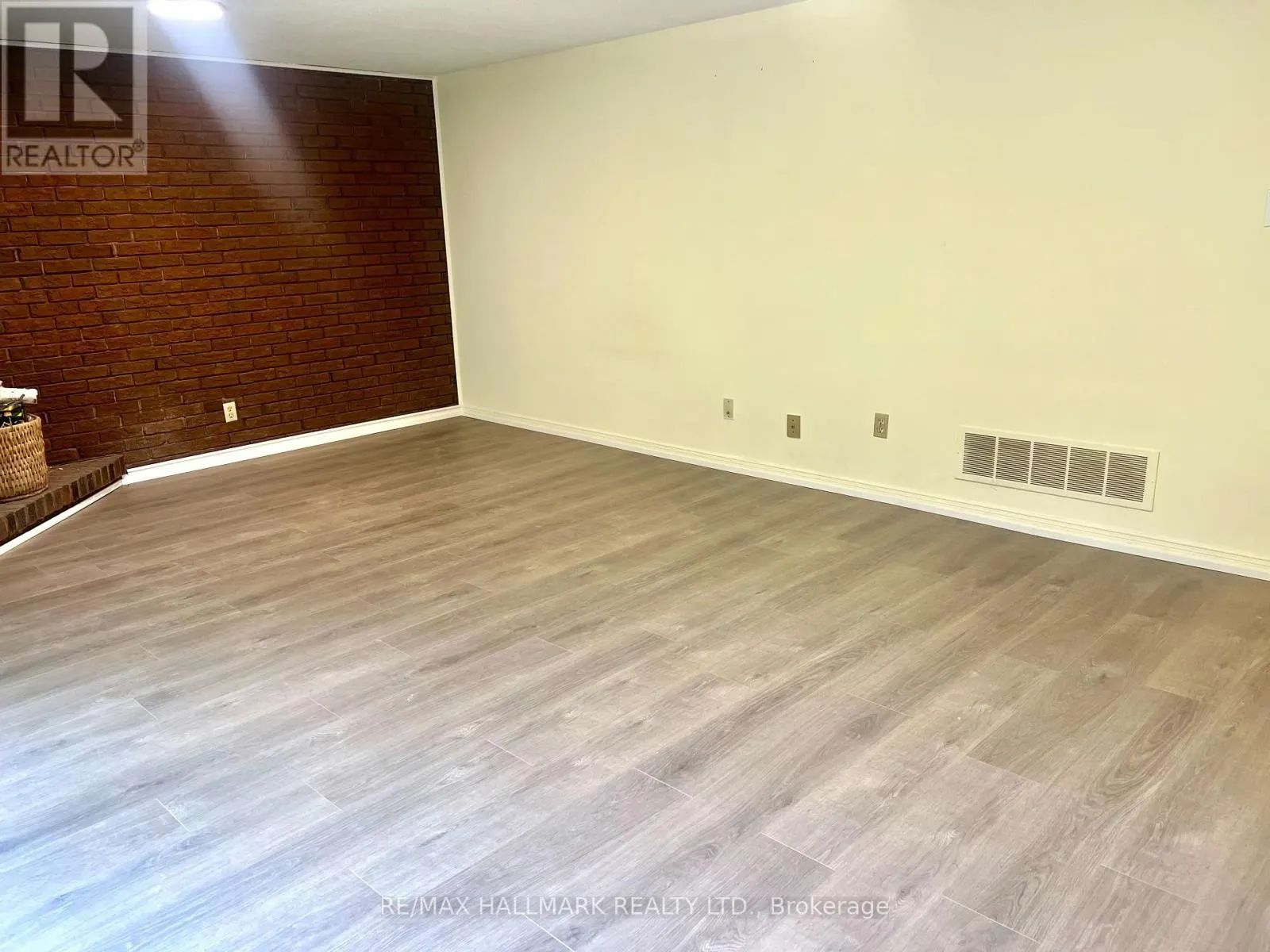 1 RED MAPLE COURT