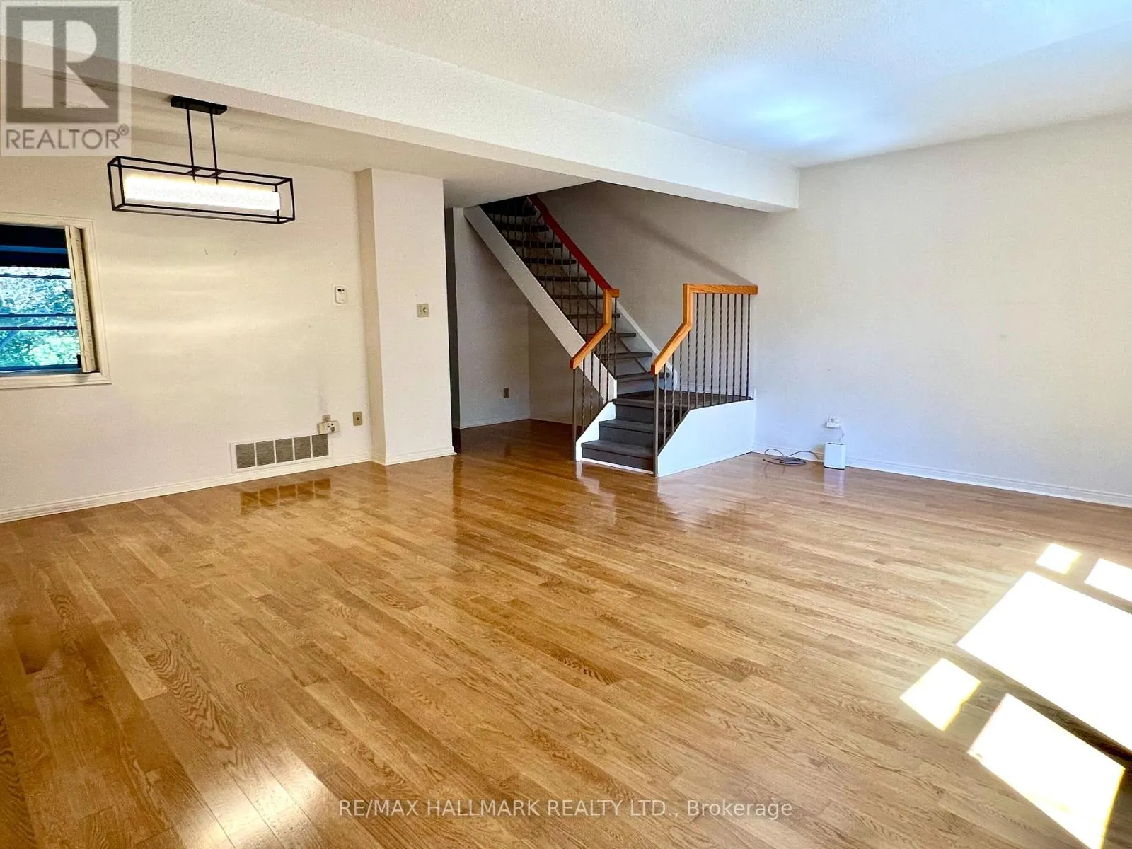 1 RED MAPLE COURT