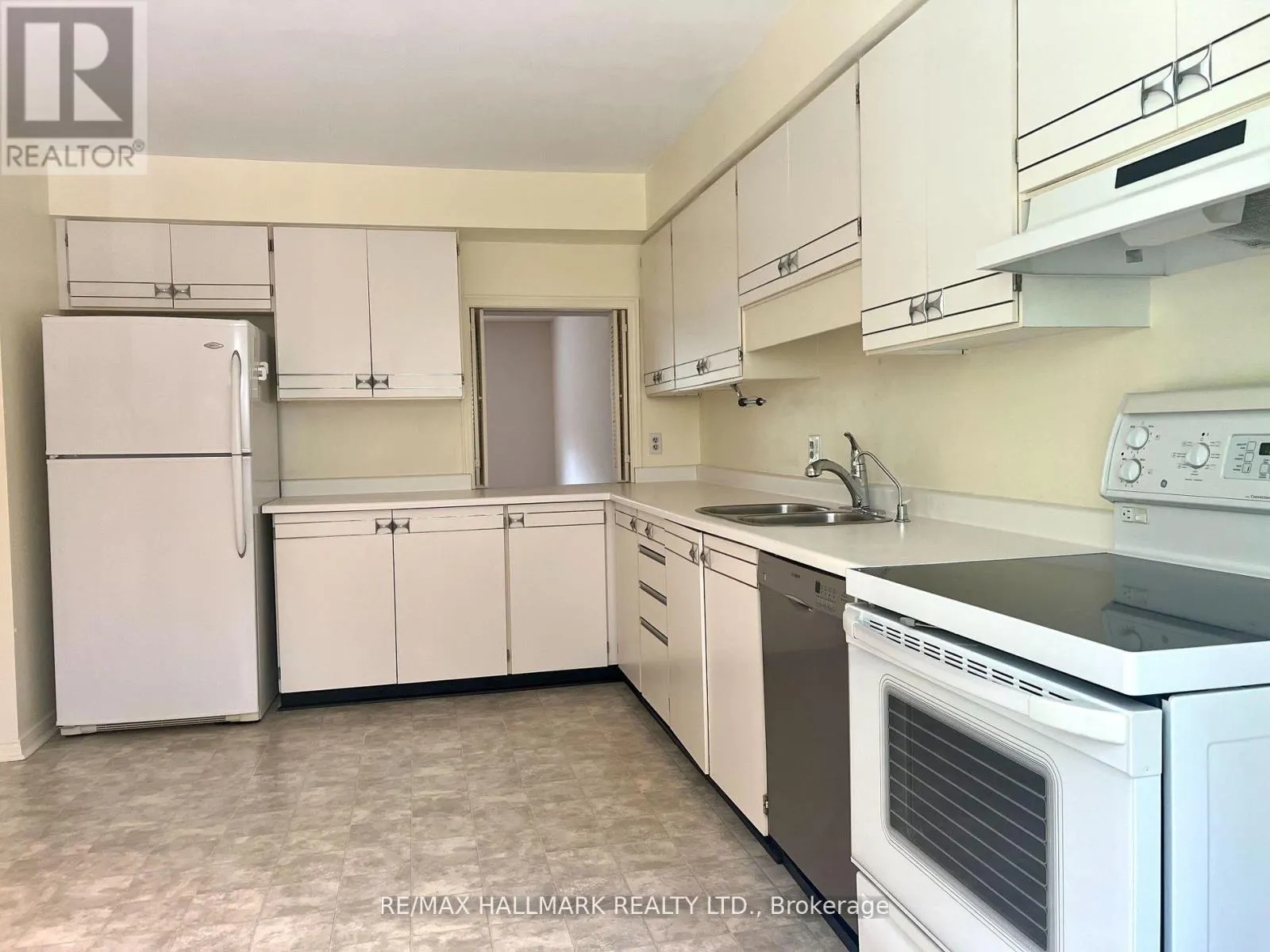 1 RED MAPLE COURT