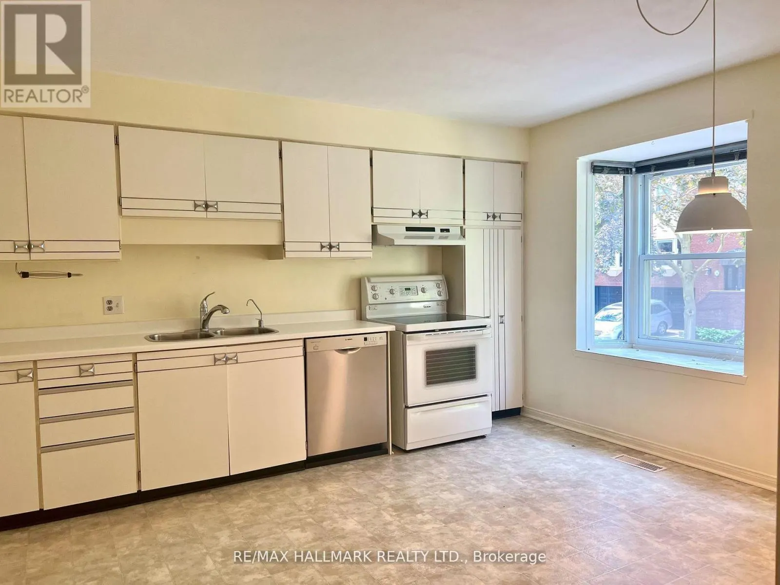 1 RED MAPLE COURT