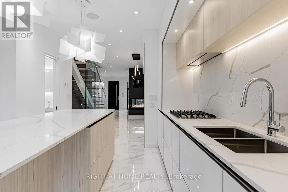 677 HURON STREET