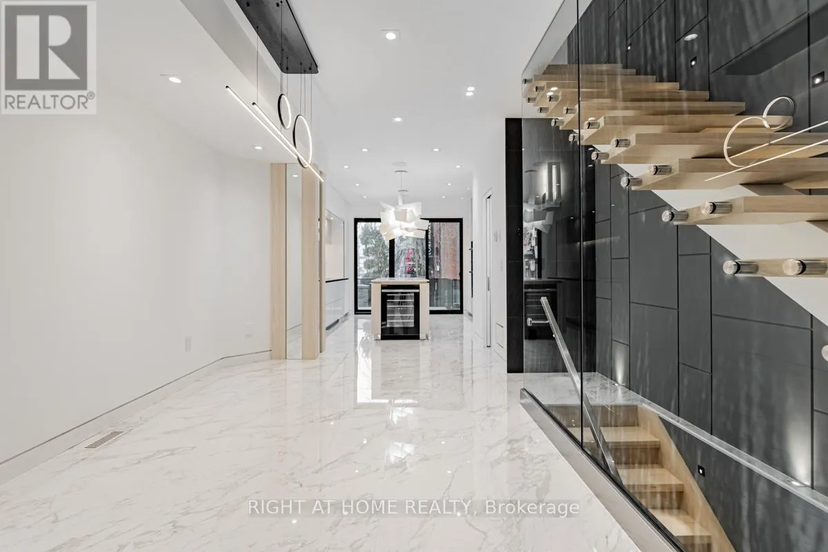 677 HURON STREET