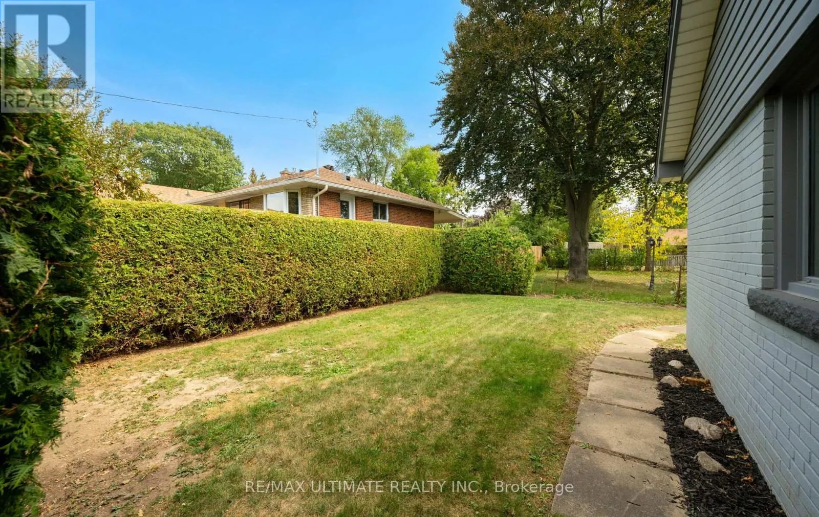 17 FLEETWELL COURT