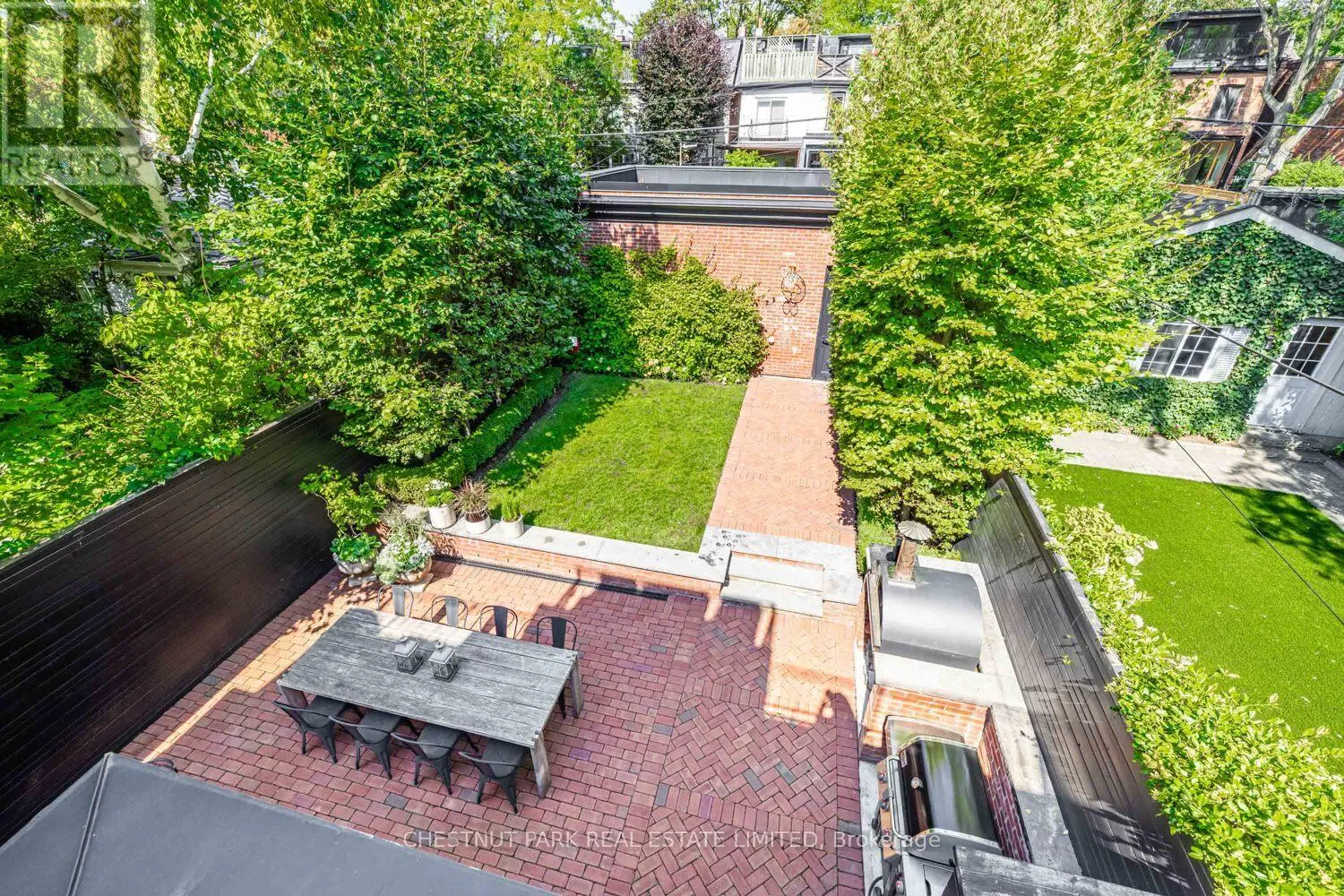 122 ROXBOROUGH STREET W