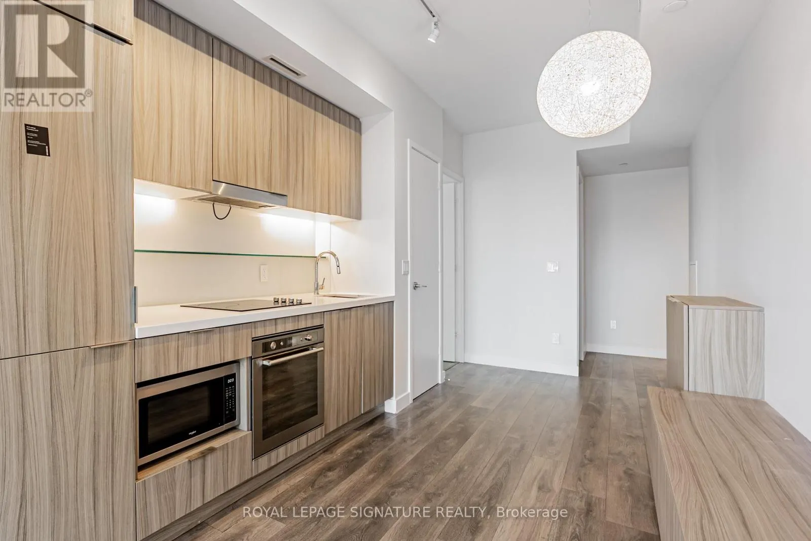 1805 - 215 QUEEN STREET W