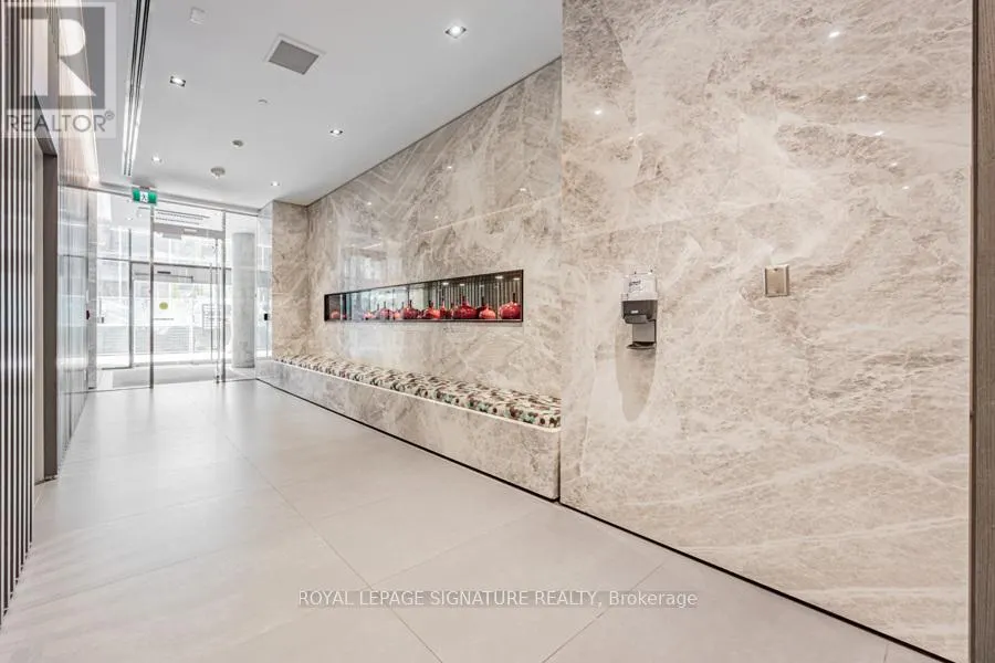 1805 - 215 QUEEN STREET W