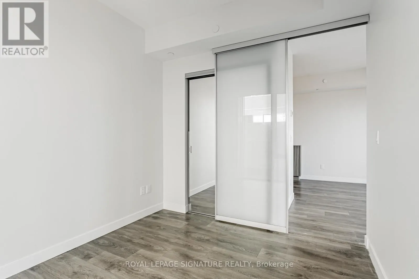1805 - 215 QUEEN STREET W