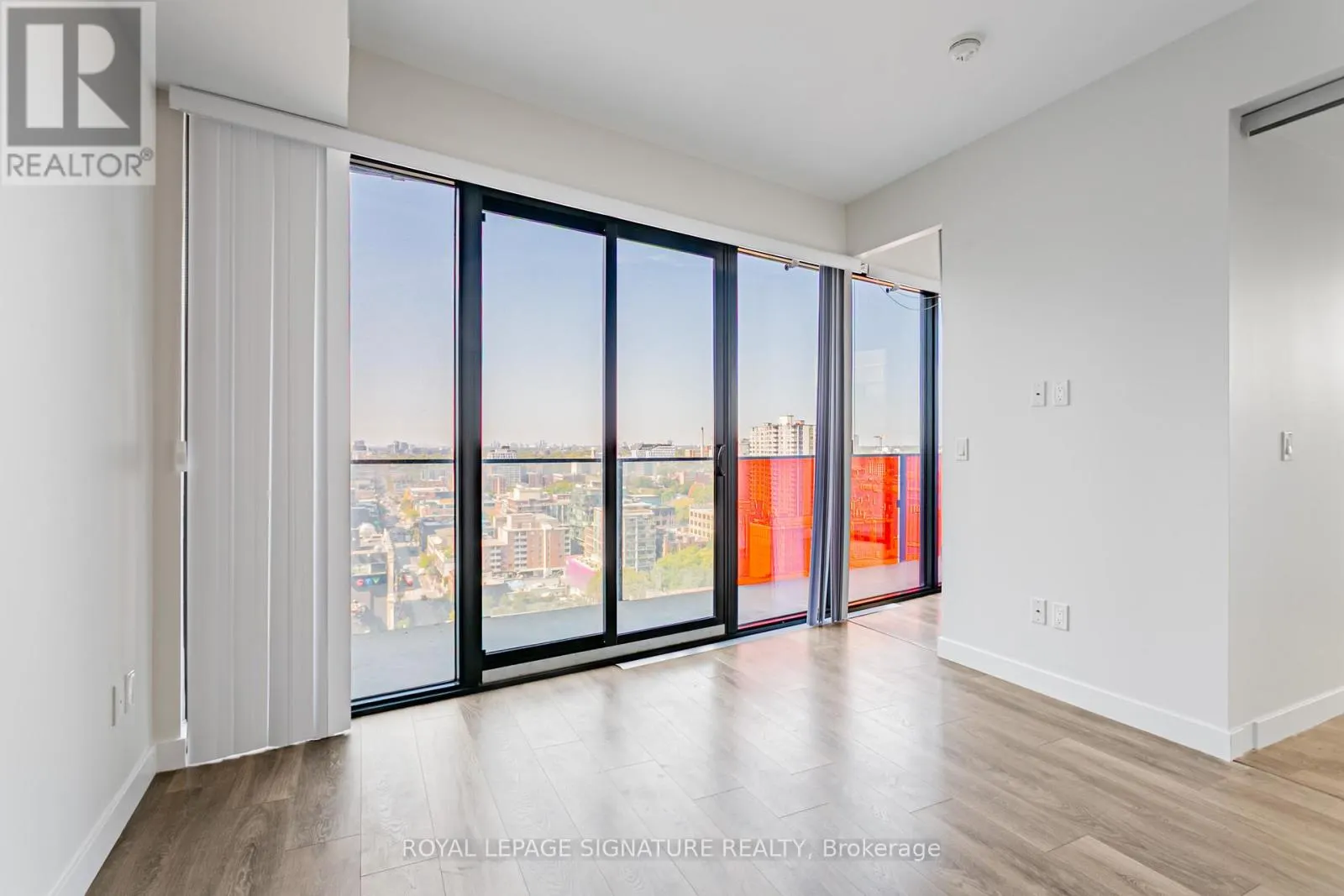 1805 - 215 QUEEN STREET W