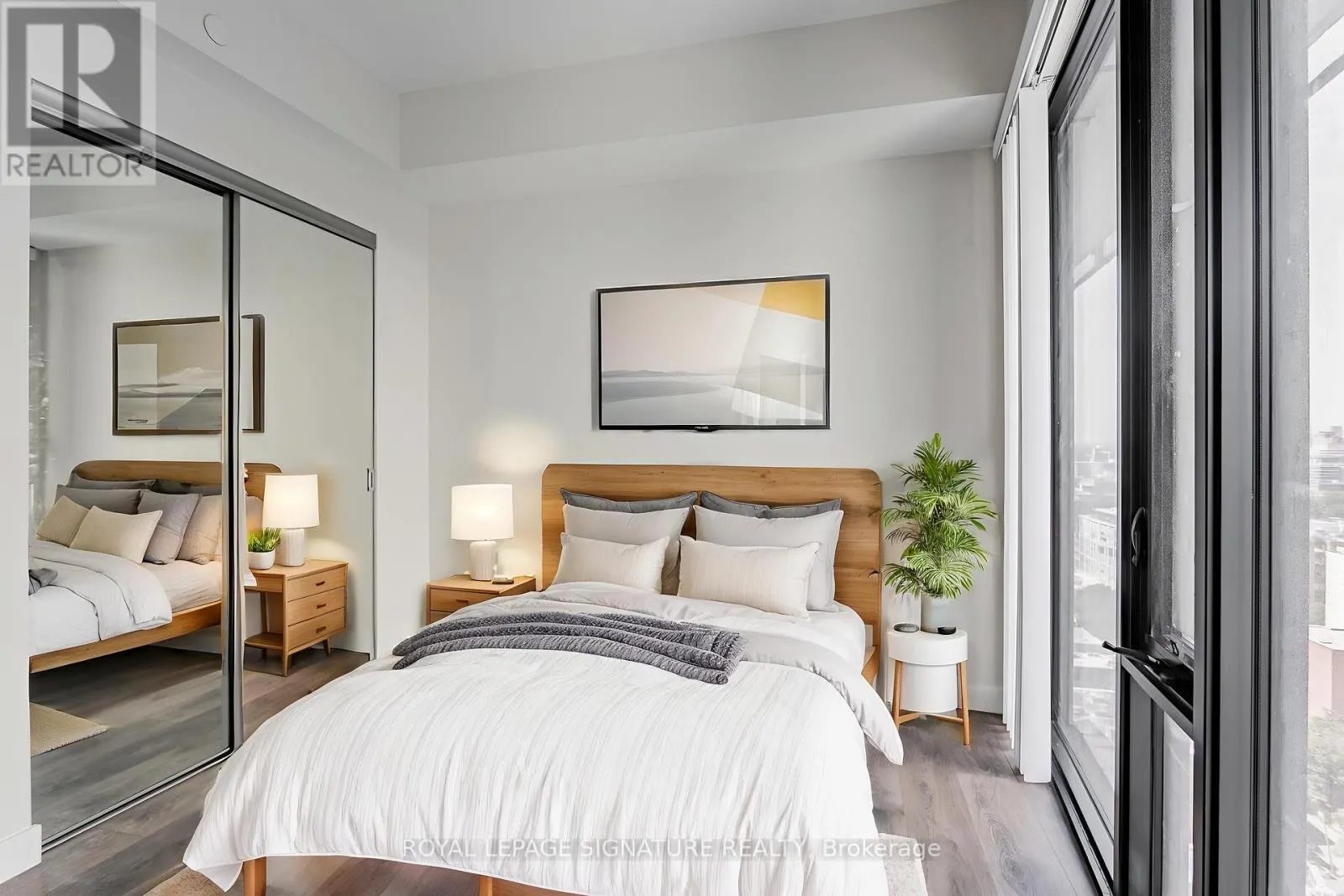 1805 - 215 QUEEN STREET W