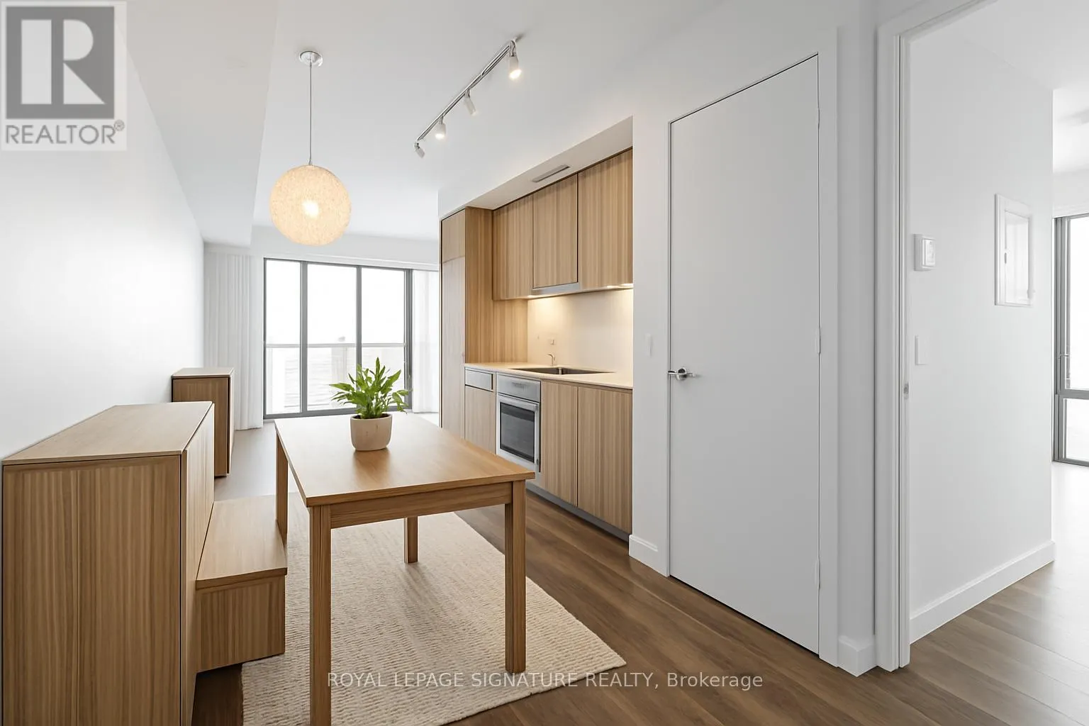 1805 - 215 QUEEN STREET W