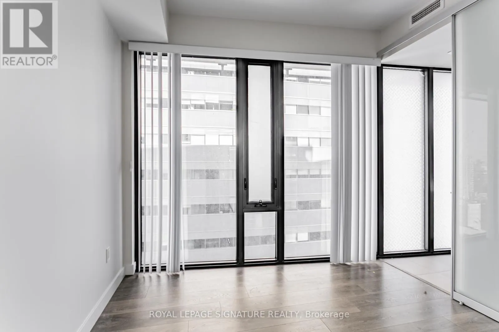 1805 - 215 QUEEN STREET W