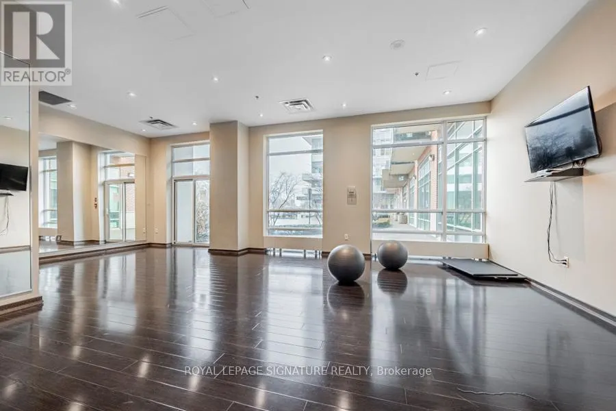 1805 - 215 QUEEN STREET W