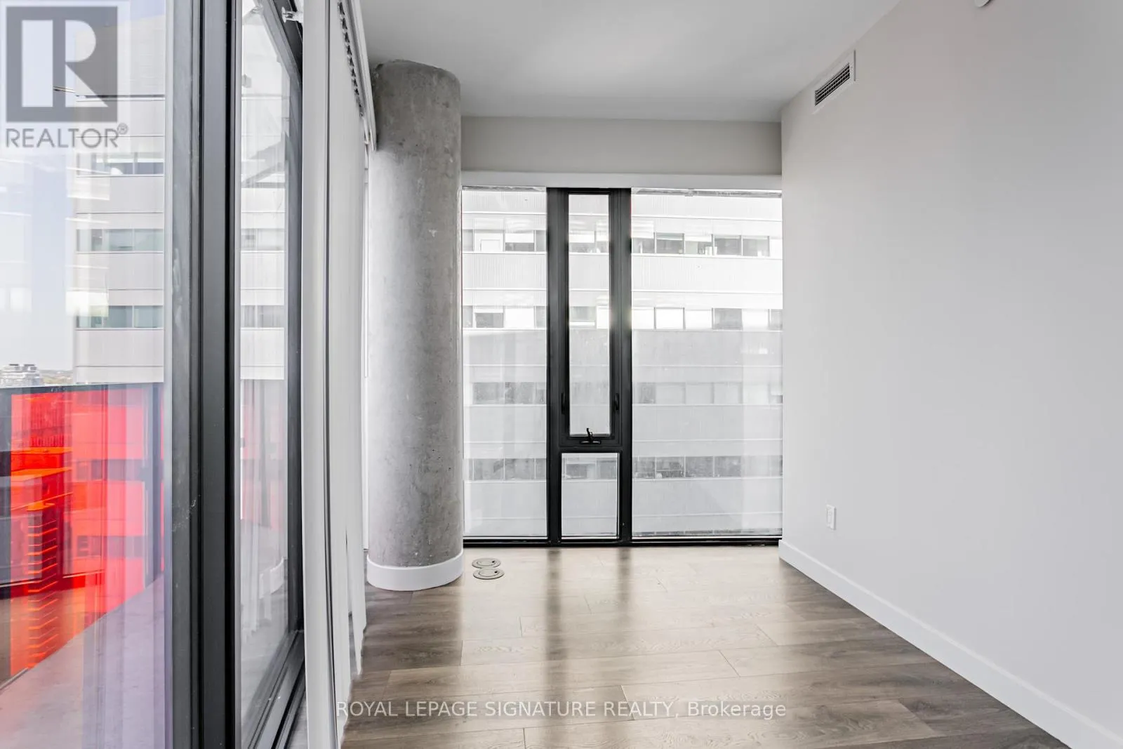 1805 - 215 QUEEN STREET W