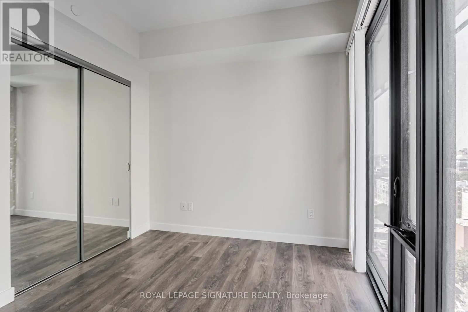 1805 - 215 QUEEN STREET W