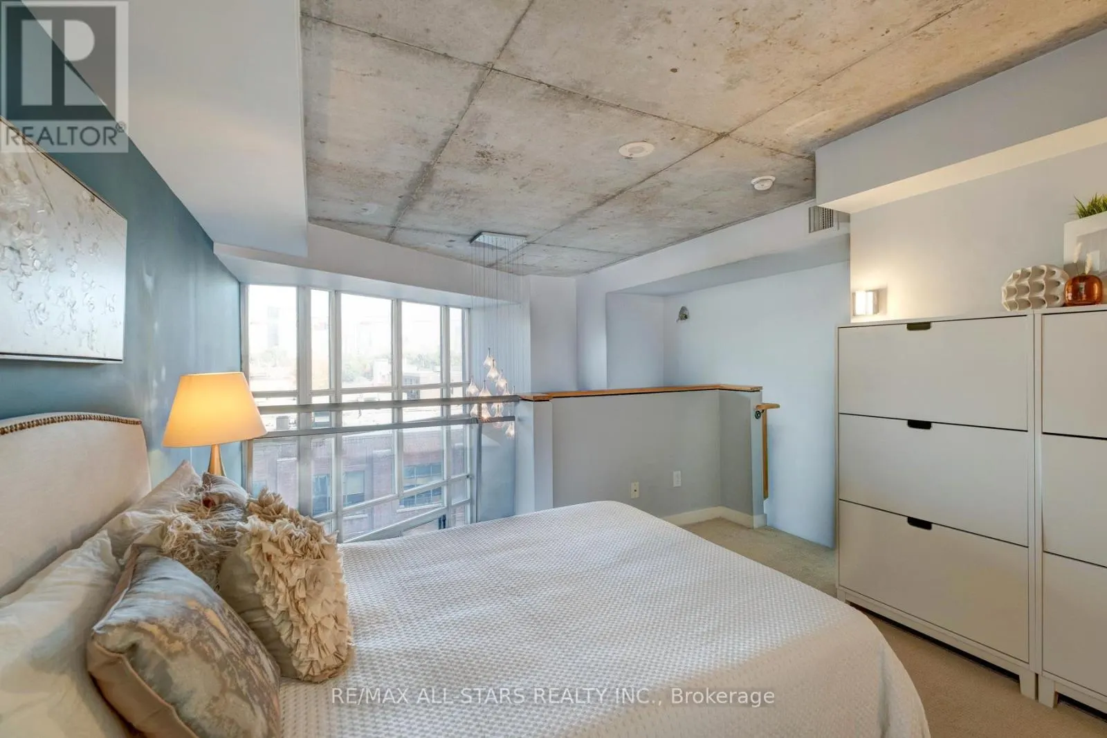 409 - 255 RICHMOND STREET E