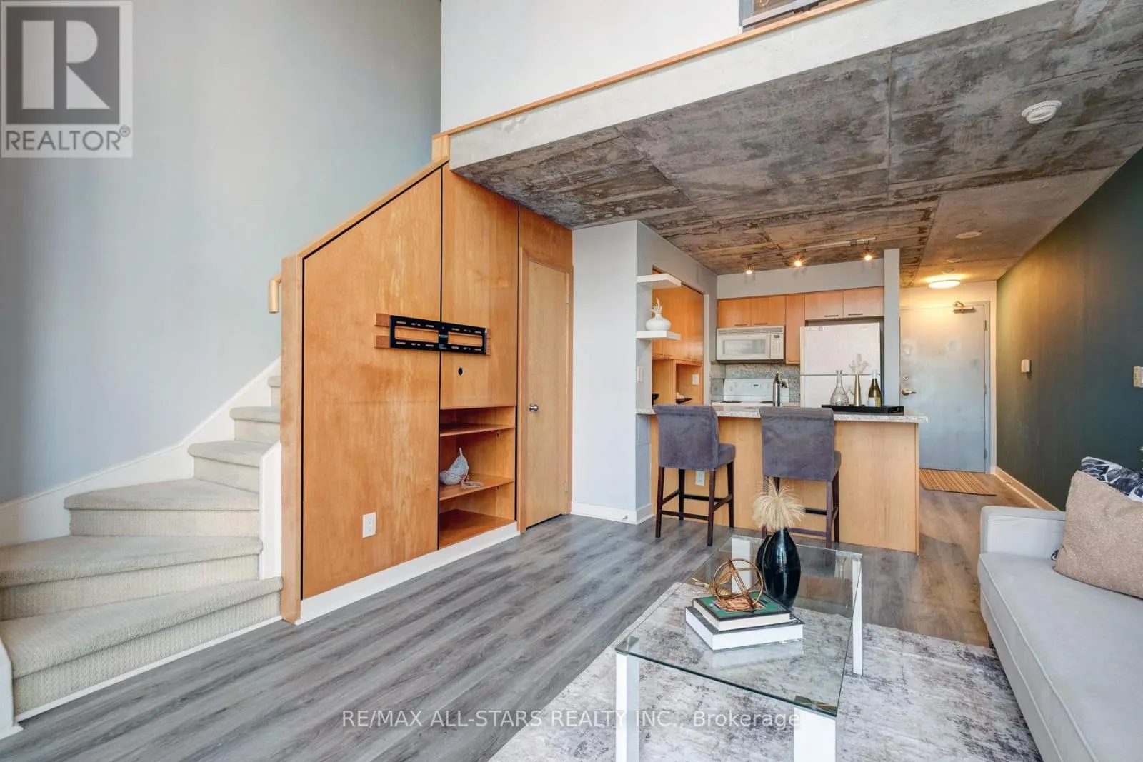 409 - 255 RICHMOND STREET E