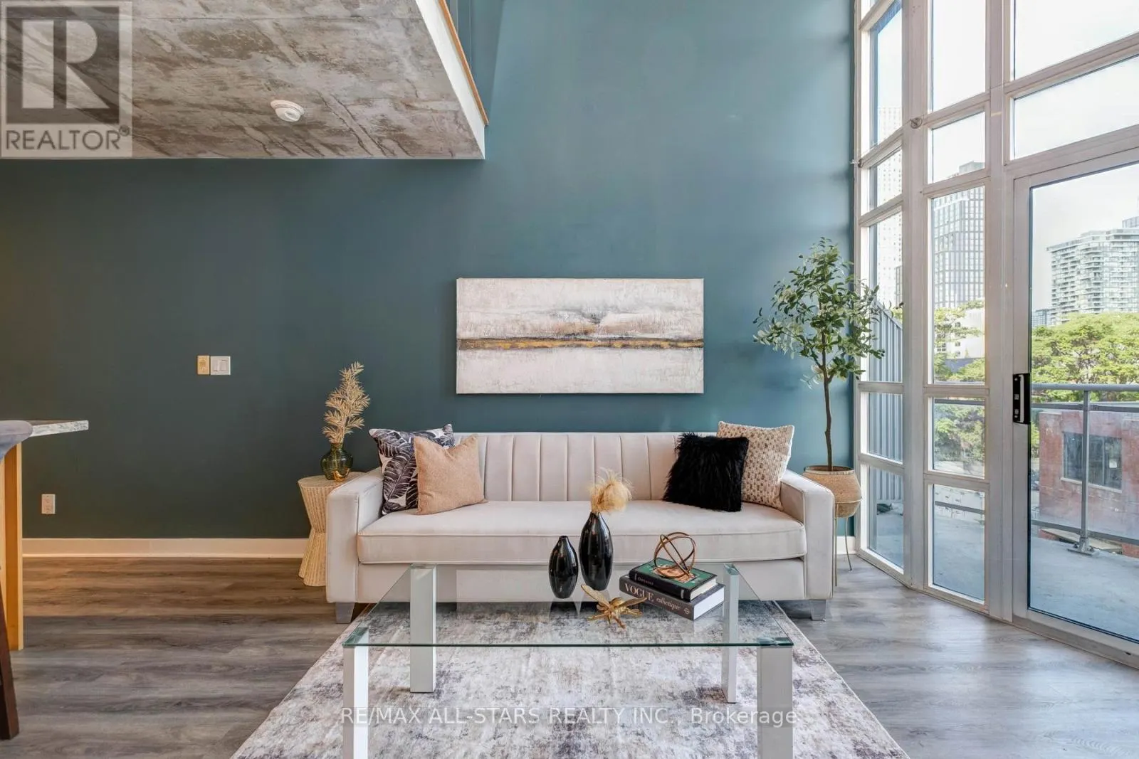 409 - 255 RICHMOND STREET E