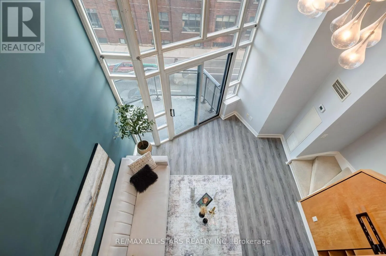 409 - 255 RICHMOND STREET E