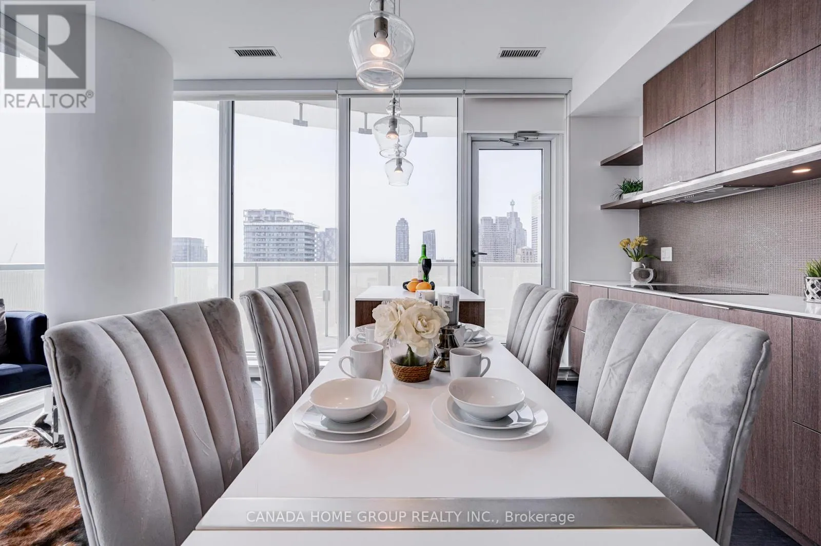 3605 - 197 YONGE STREET