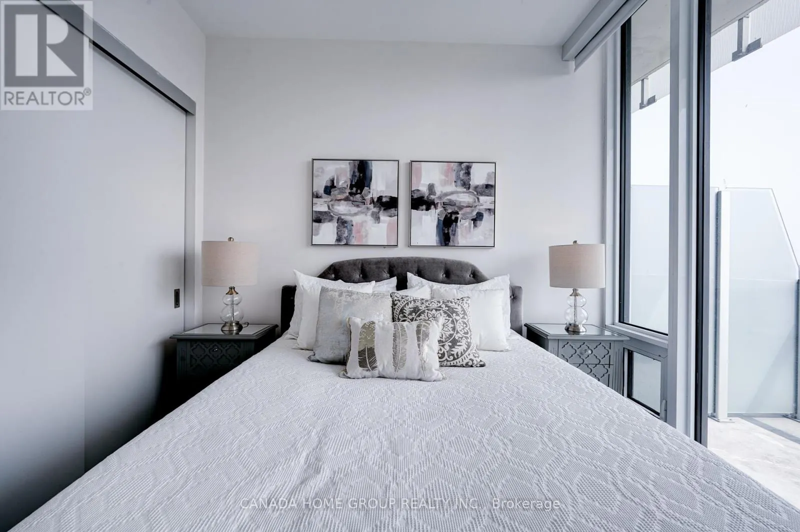 3605 - 197 YONGE STREET