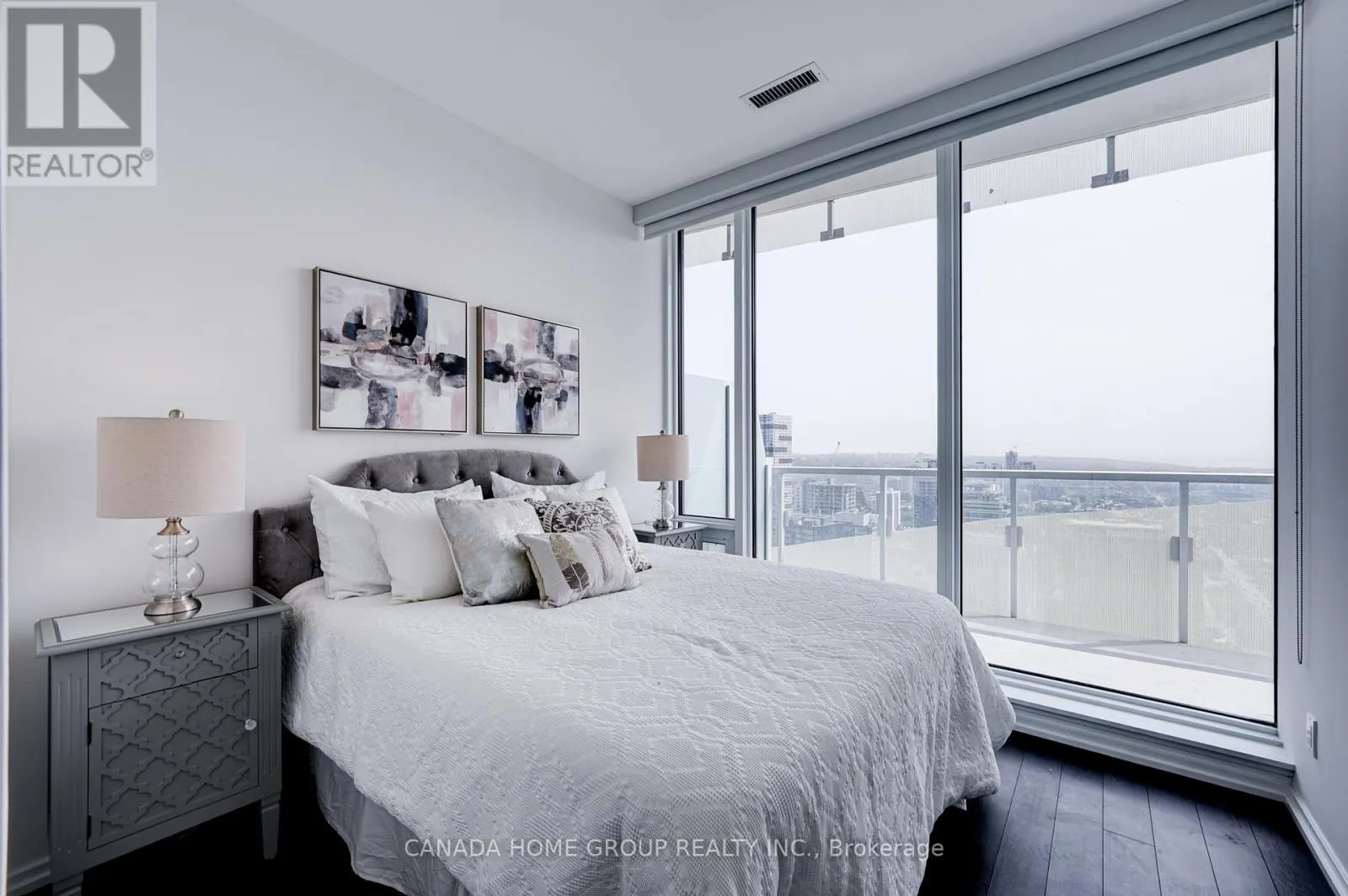 3605 - 197 YONGE STREET