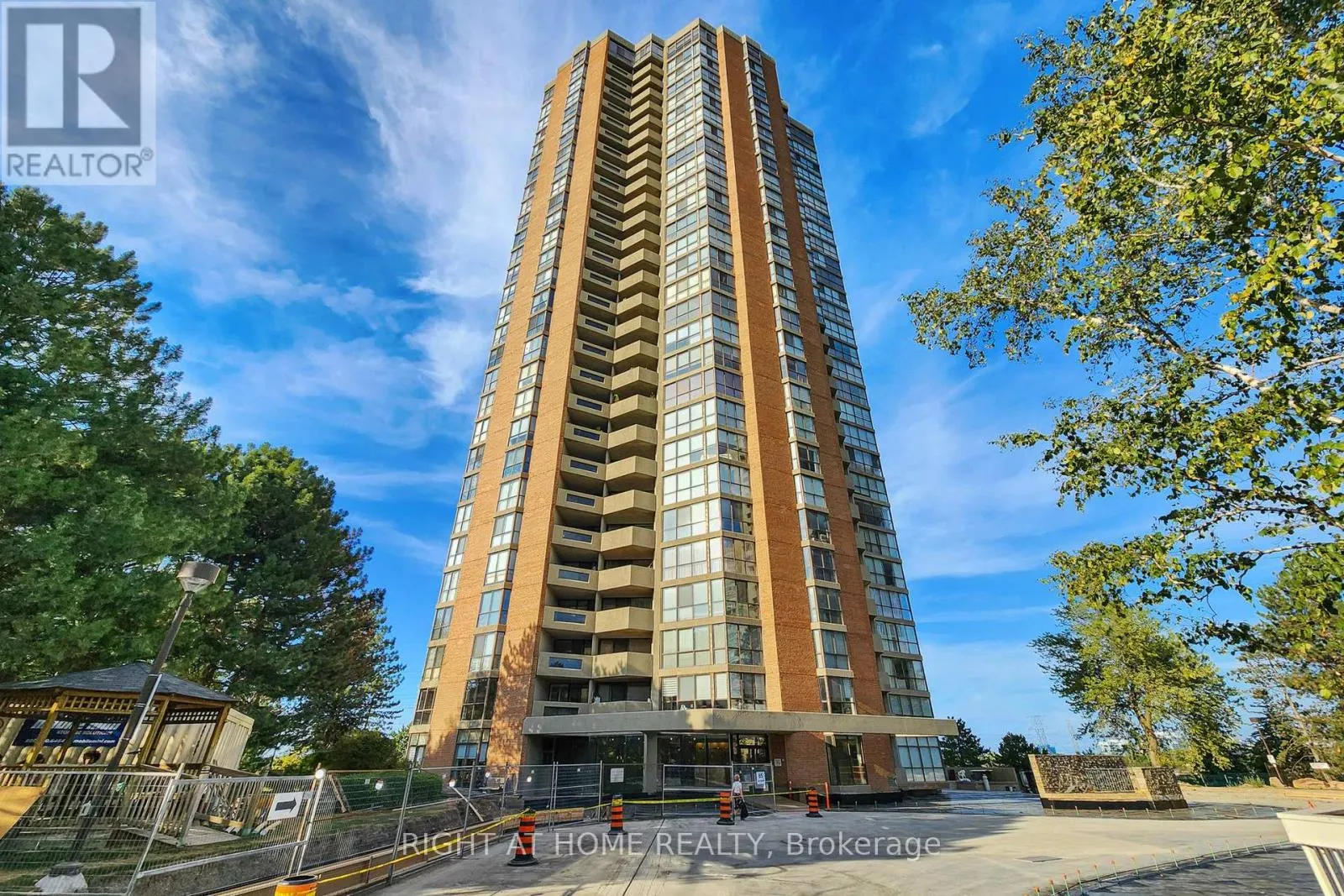 PH1 - 85 SKYMARK DRIVE