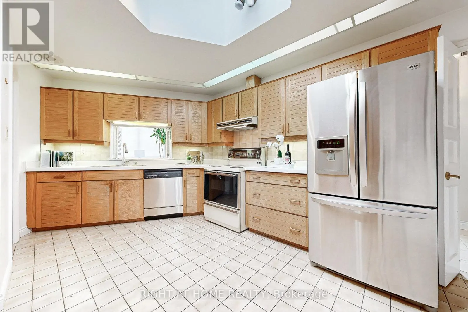 PH1 - 85 SKYMARK DRIVE