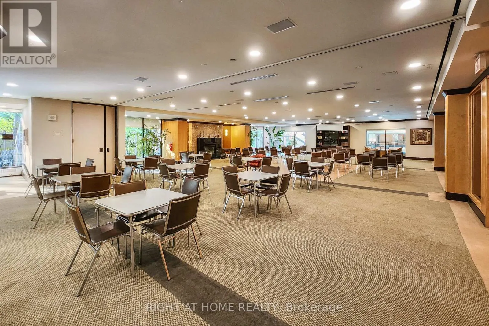 PH1 - 85 SKYMARK DRIVE