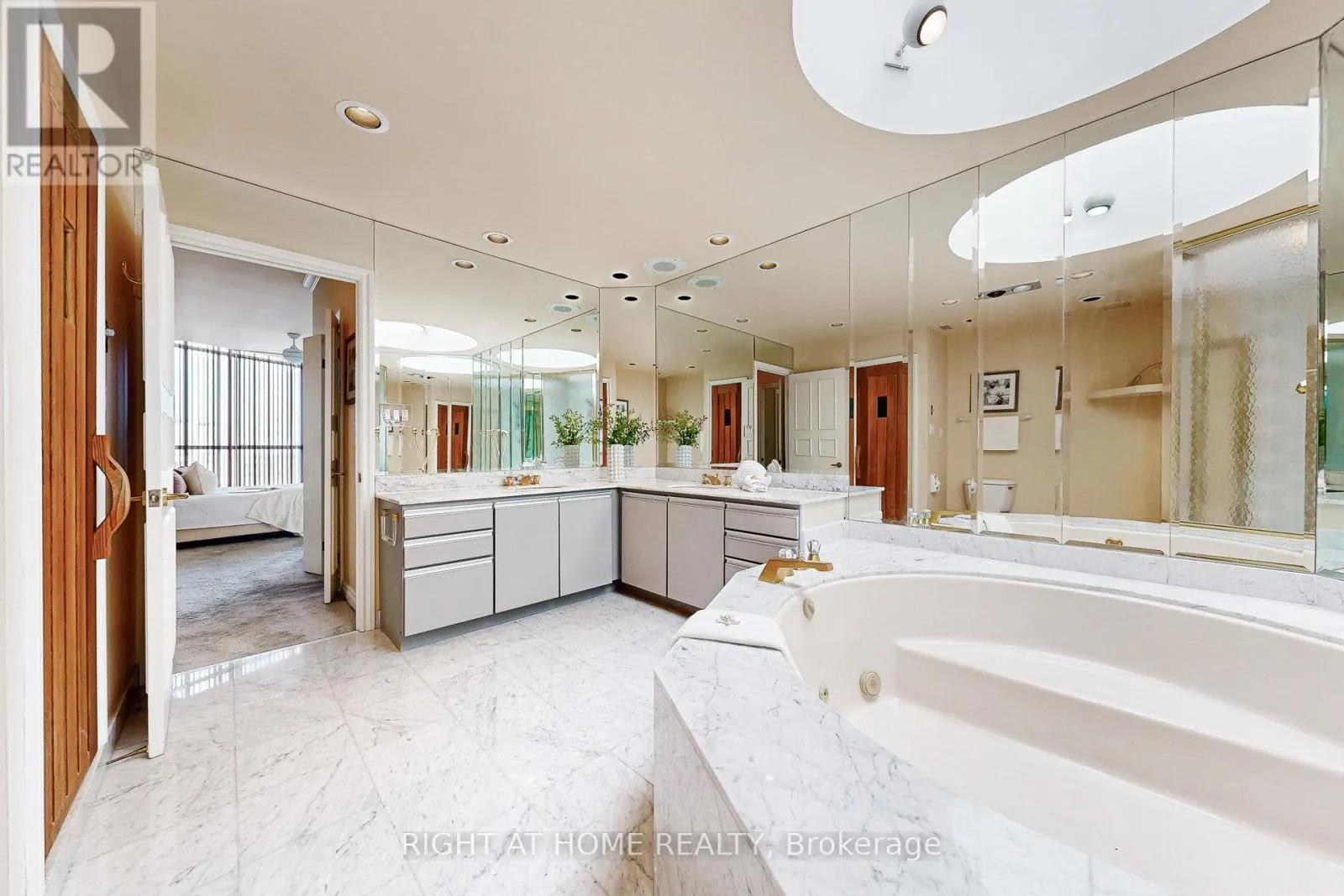 PH1 - 85 SKYMARK DRIVE