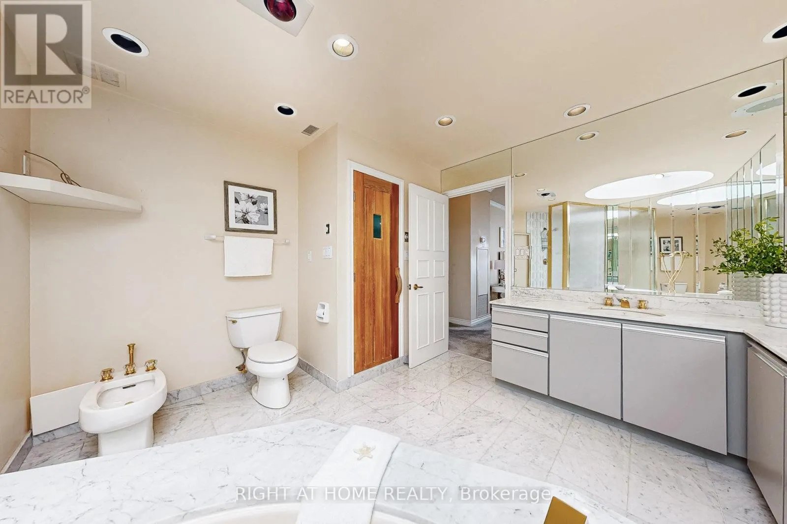 PH1 - 85 SKYMARK DRIVE