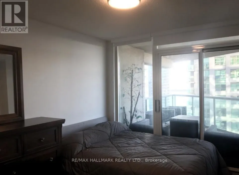 3211 - 30 GRAND TRUNK CRESCENT
