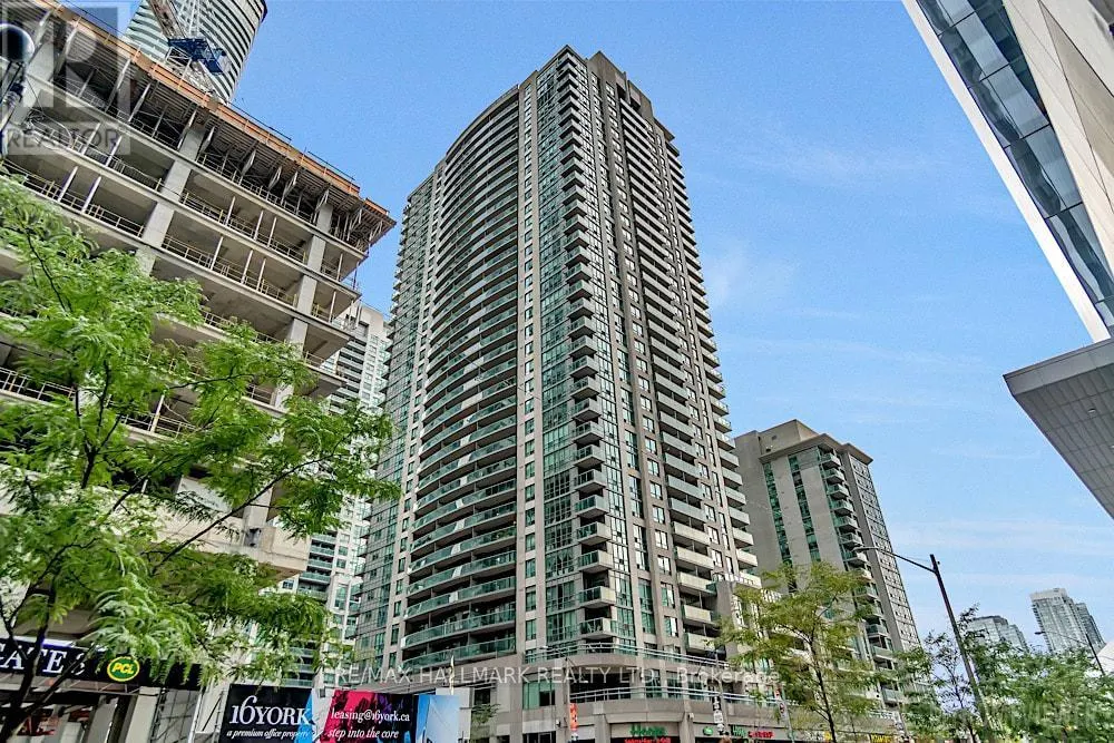 3211 - 30 GRAND TRUNK CRESCENT