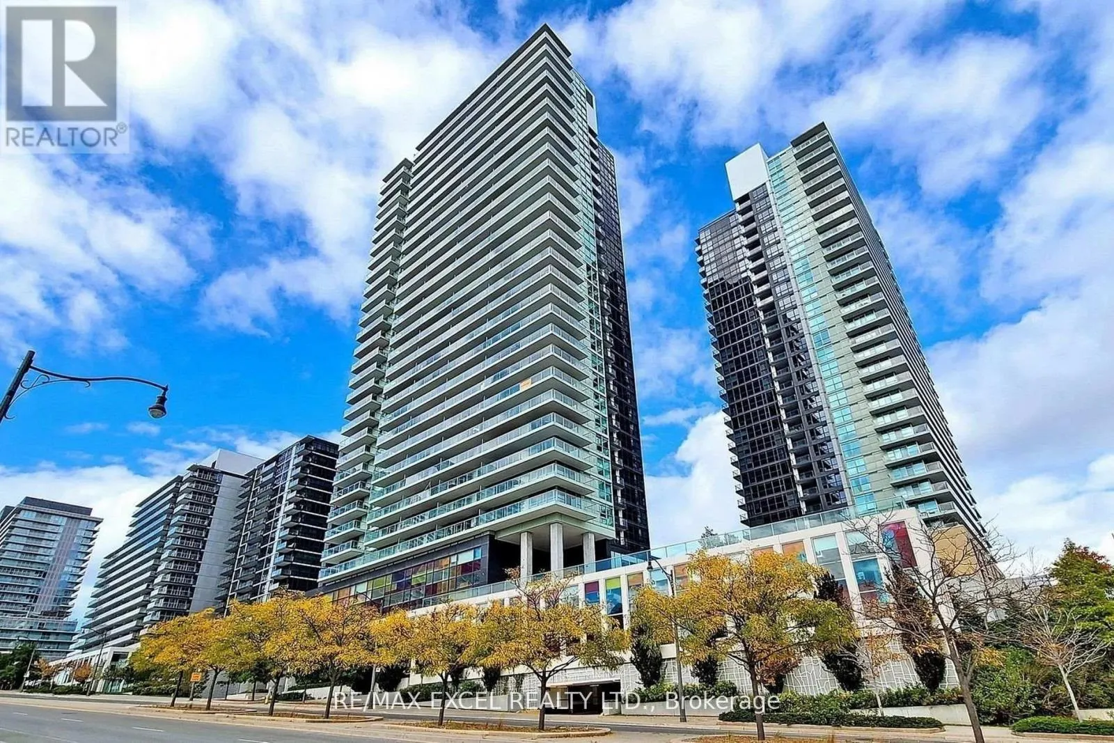 2906 - 33 SINGER COURT