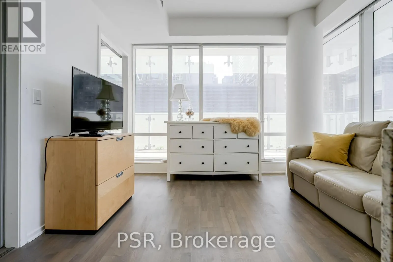410 - 1 BLOOR STREET E