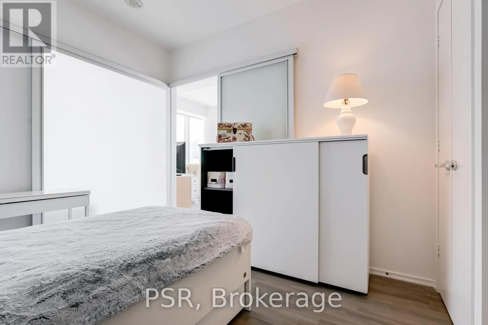 410 - 1 BLOOR STREET E