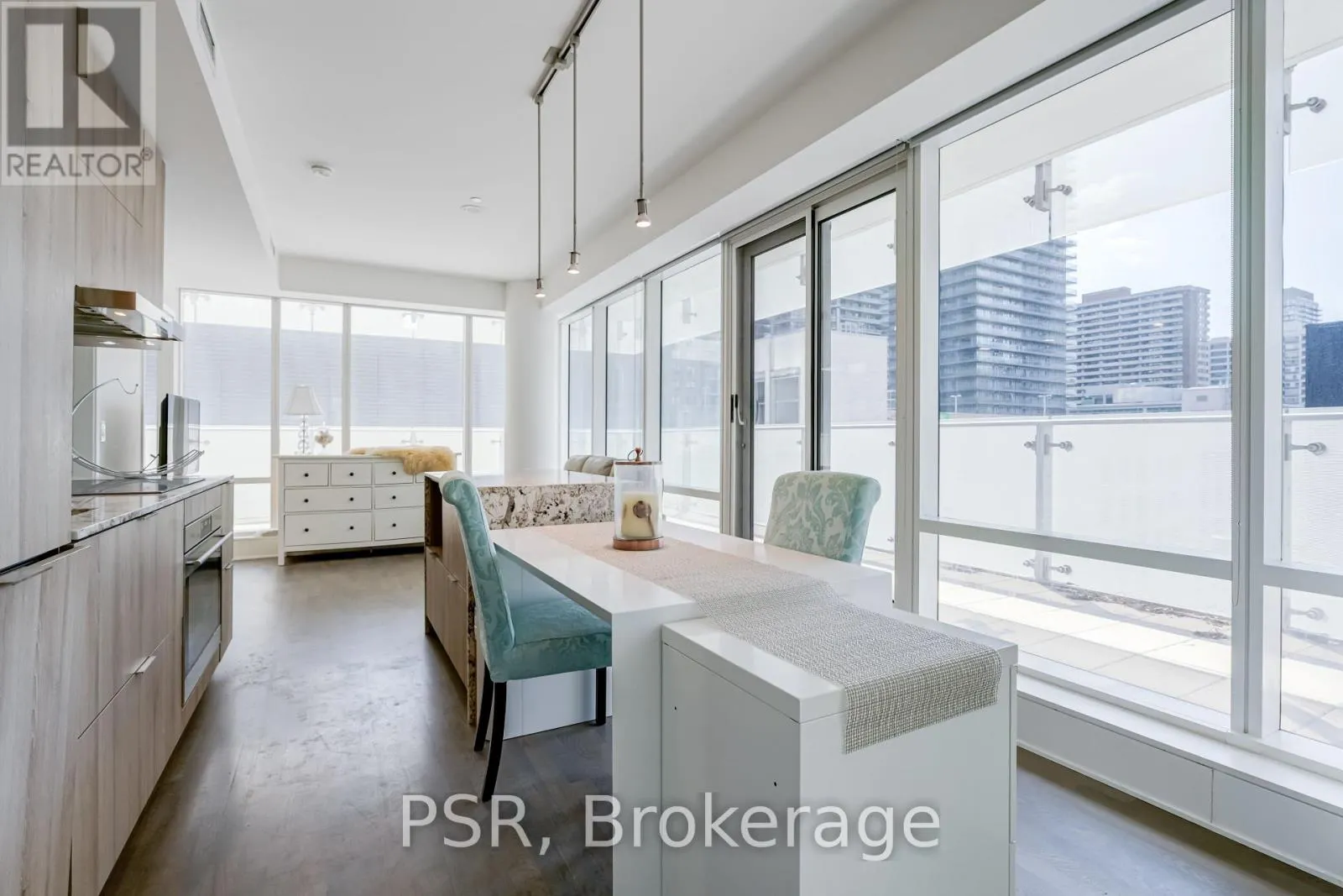 410 - 1 BLOOR STREET E