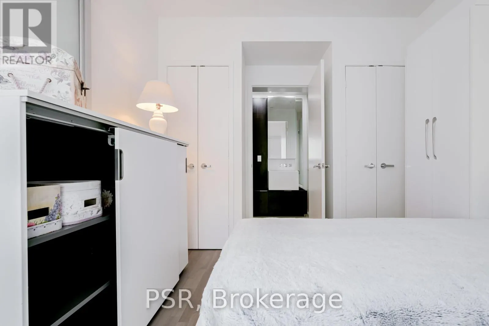 410 - 1 BLOOR STREET E