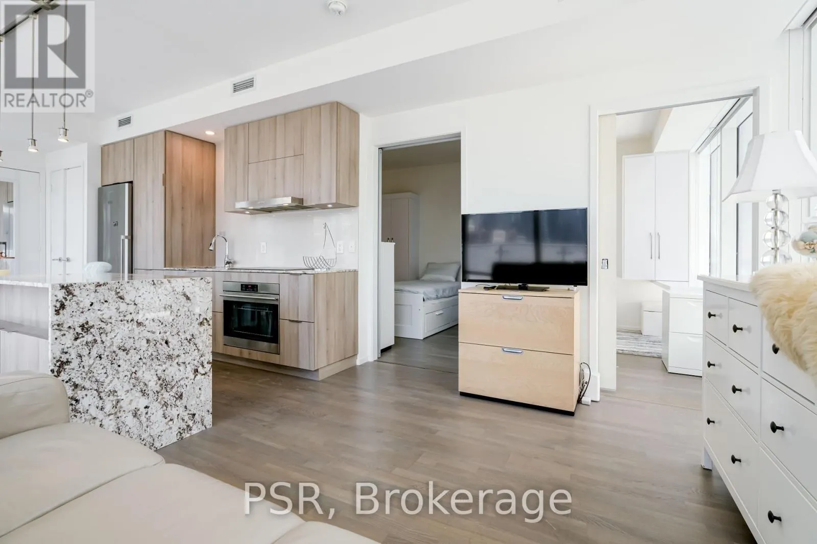 410 - 1 BLOOR STREET E