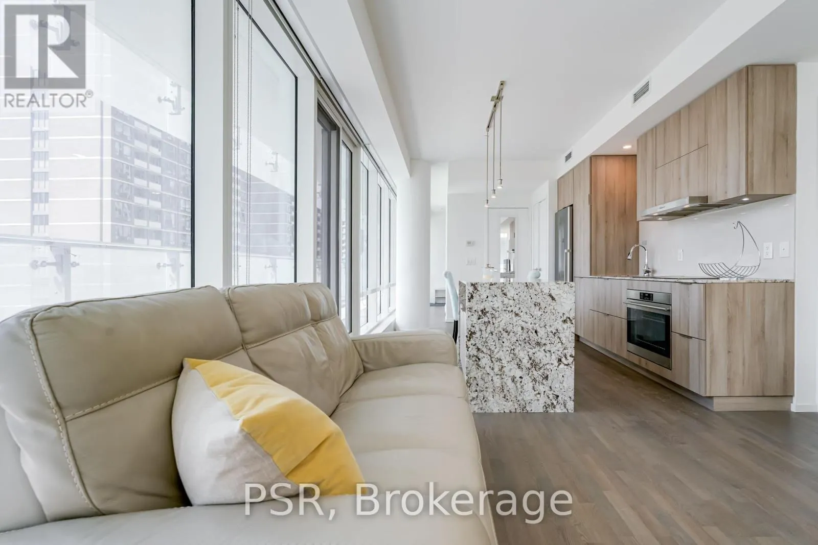 410 - 1 BLOOR STREET E