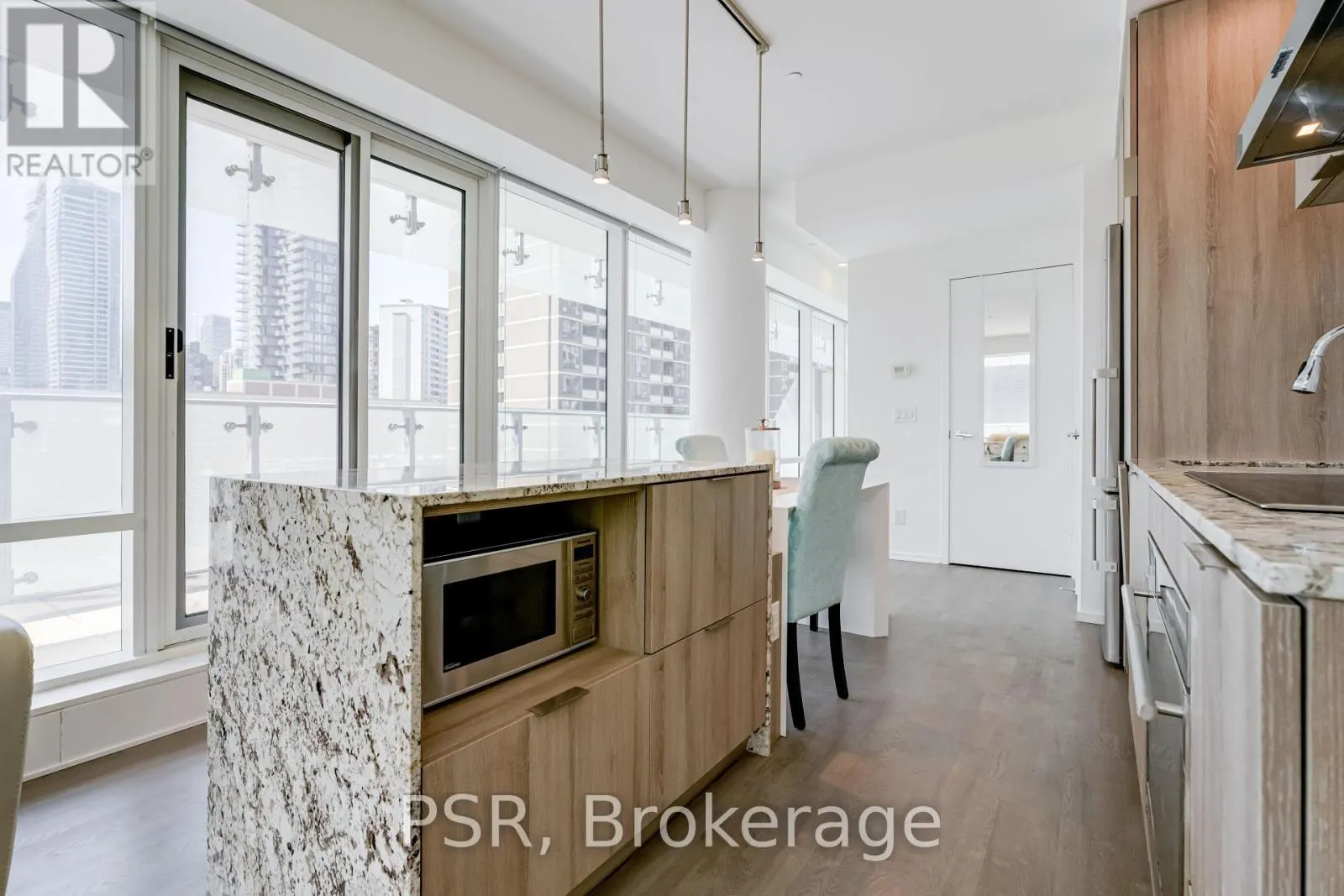 410 - 1 BLOOR STREET E