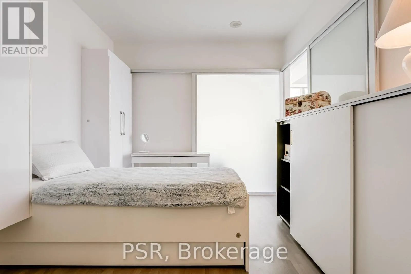 410 - 1 BLOOR STREET E