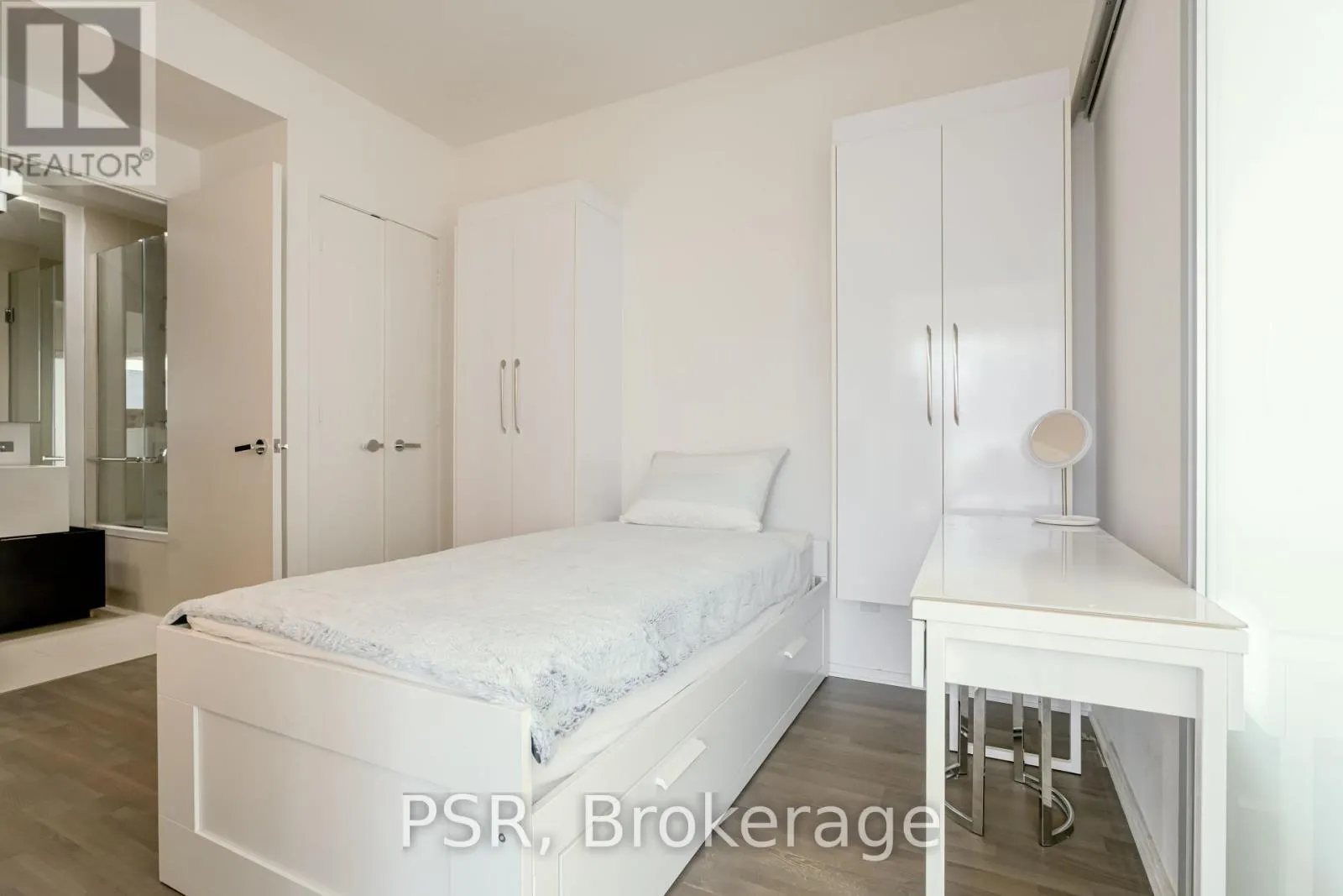 410 - 1 BLOOR STREET E