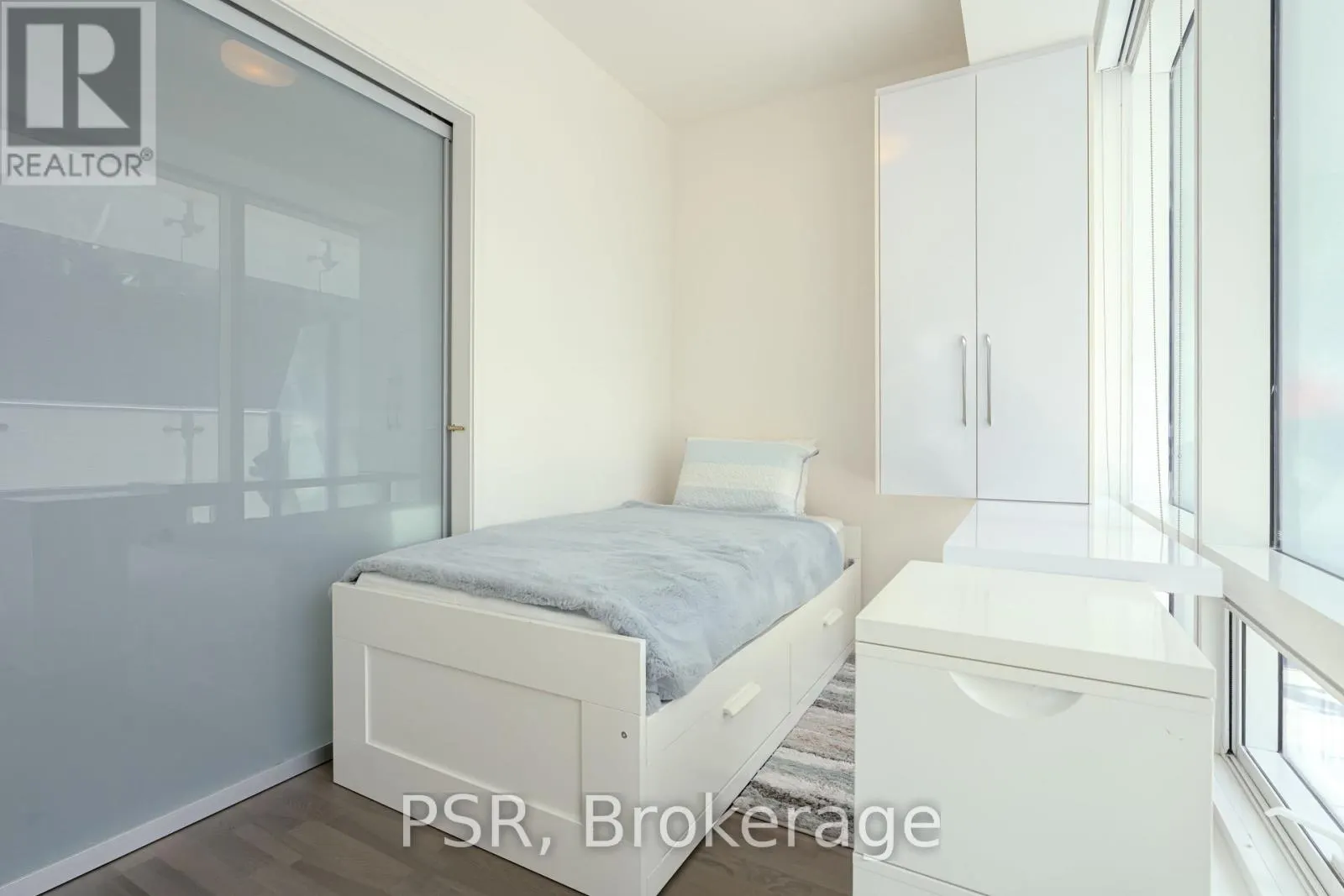 410 - 1 BLOOR STREET E