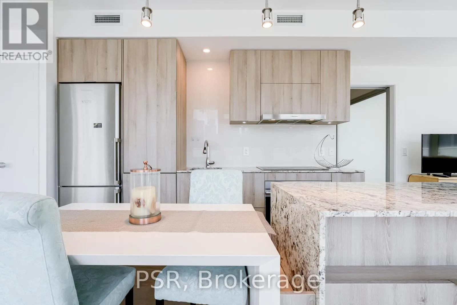 410 - 1 BLOOR STREET E