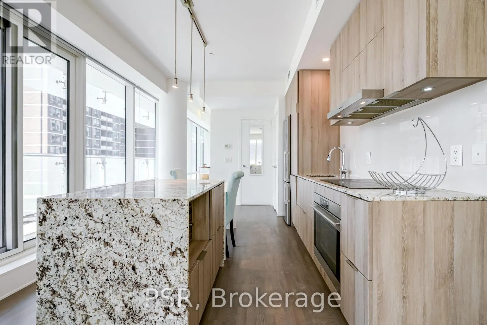 410 - 1 BLOOR STREET E